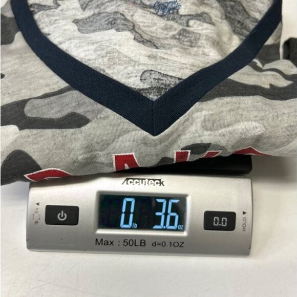 Atlanta Braves Women’s Camo Print V-Neck T-Shirt Large - Picture 10 of 10